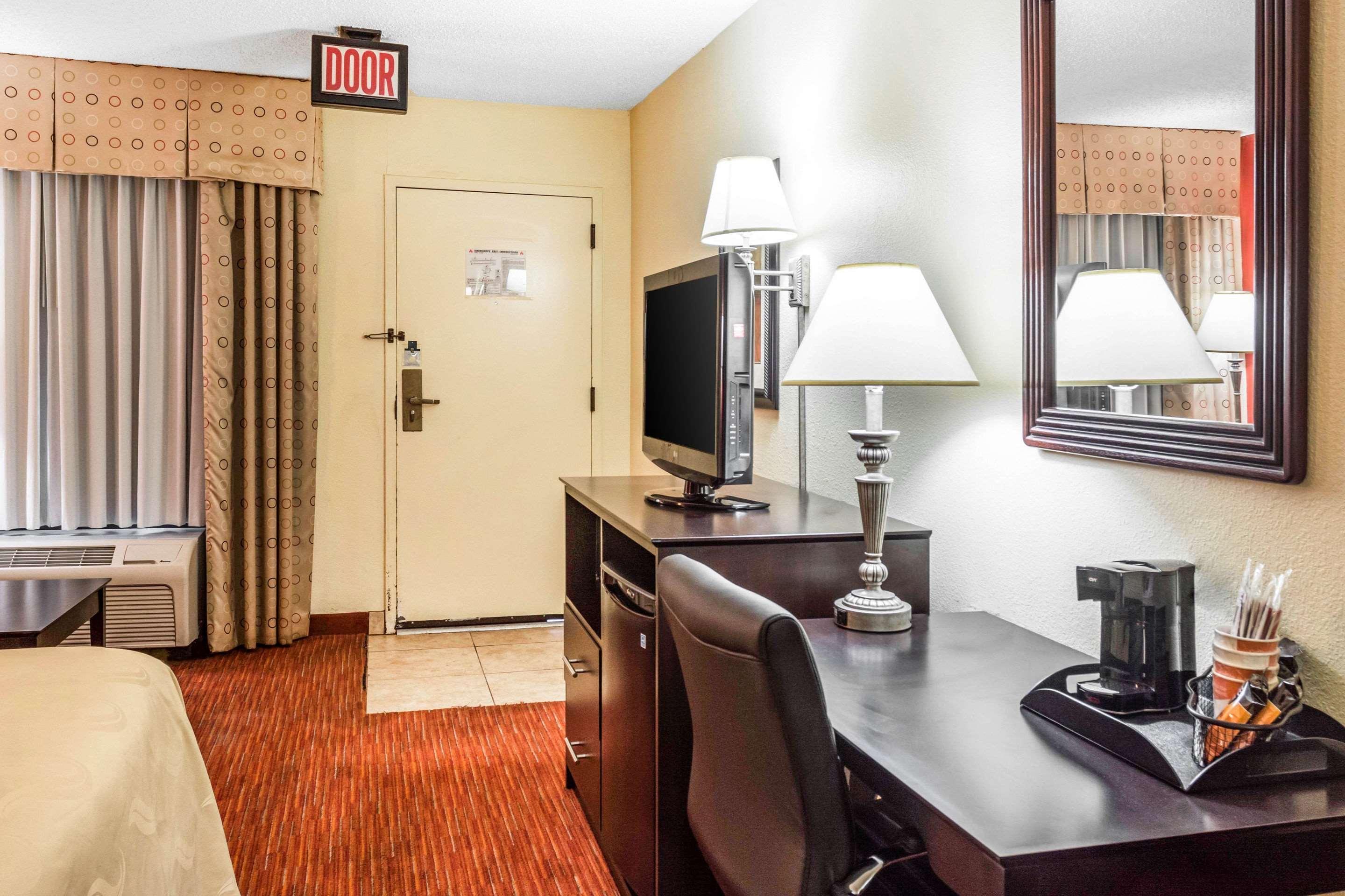 Quality Inn Олбані Екстер'єр фото