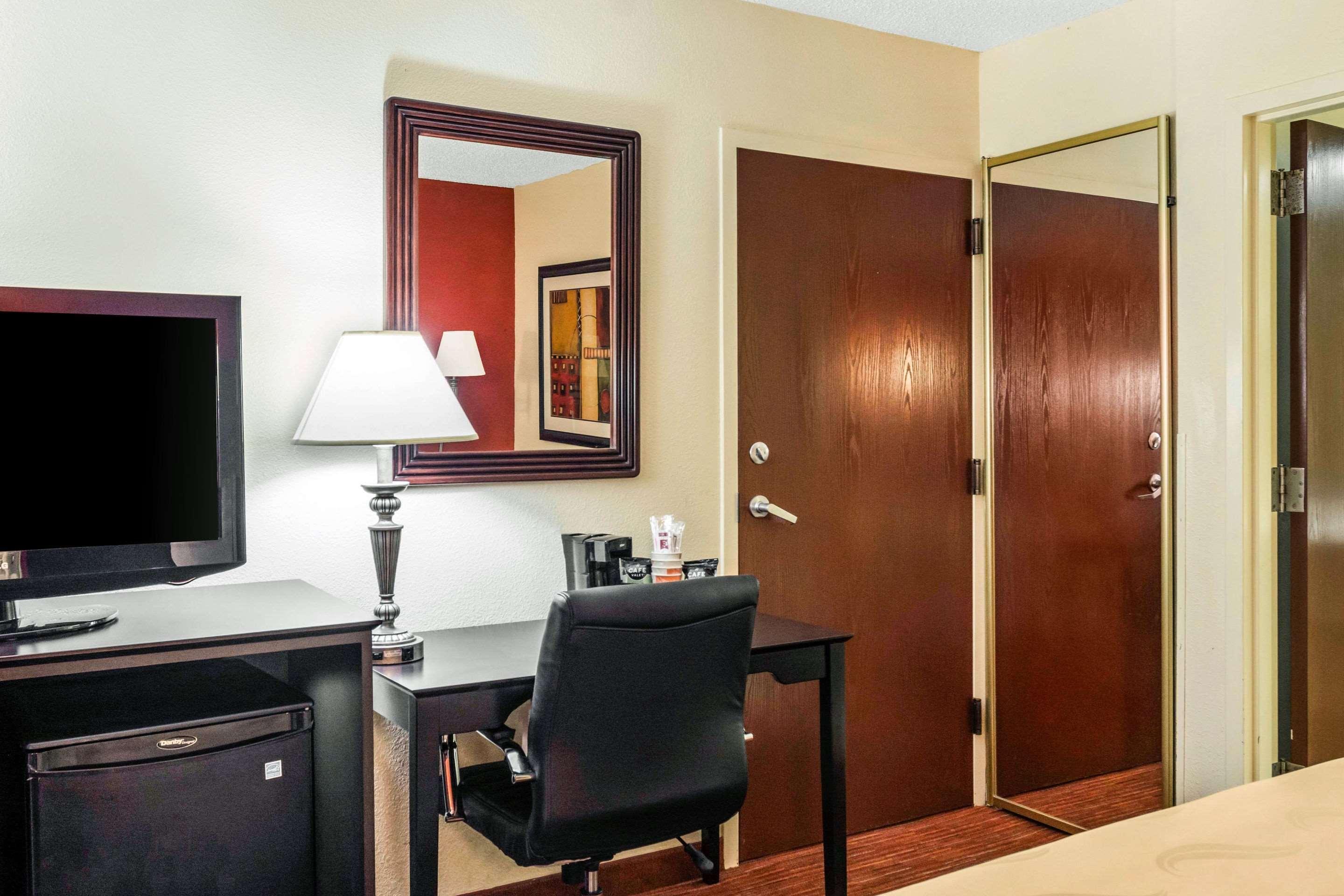 Quality Inn Олбані Екстер'єр фото